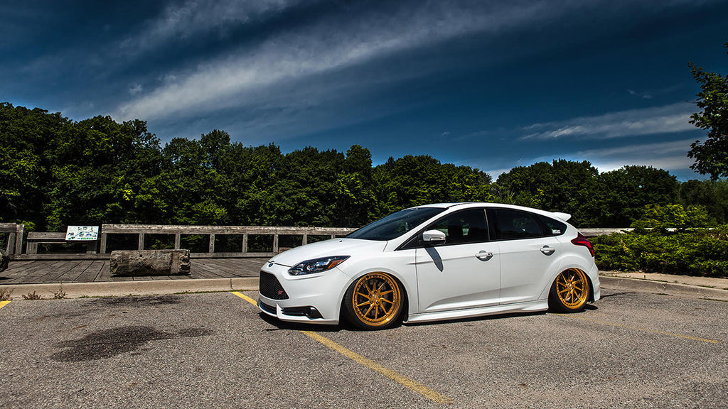 Ford Focus ST 13-18 Air Lift Performance 3P Air Suspension with KS RACING Air Struts — KS Racing Australia